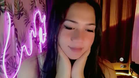 Snapshot of sophiebaley_ chatting on 03-18-26, 08:56 Sophie online show from 03-18-26, 08:56