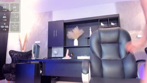 Snapshot of sophiebarnett_ chatting on 01-16-25, 08:33 Sophie online show from 01-16-25, 08:33