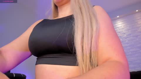 Snapshot of sophiebarnett_ chatting on 01-23-25, 02:12 Sophie online show from 01-23-25, 02:12