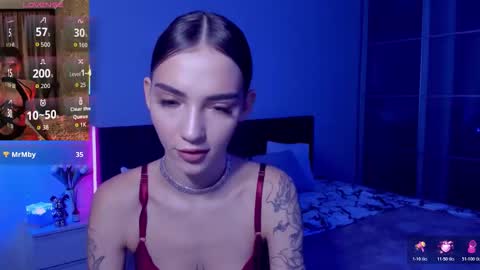 Snapshot of sophiecherrie chatting on 10-24-25, 09:17 Sophie online show from 10-24-25, 09:17
