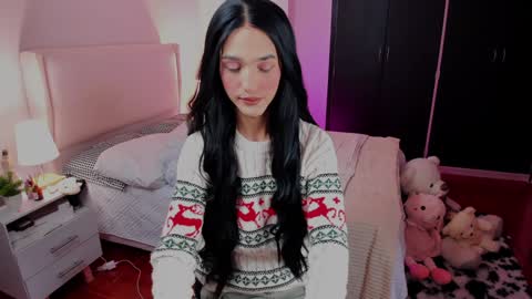 Snapshot of sophiecornett chatting on 12-17-24, 01:38 online show from 12-17-24, 01:38