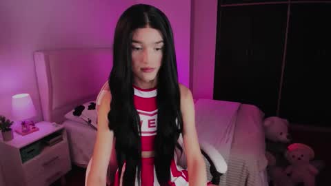 Snapshot of sophiecornett chatting on 10-11-25, 01:05 online show from 10-11-25, 01:05