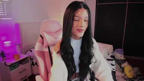 Snapshot of sophiecornett chatting on 10-30-25, 04:30 online show from 10-30-25, 04:30