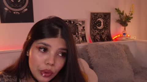 Snapshot of sophiee_art chatting on 11-22-25, 11:15 Sophiee online show from 11-22-25, 11:15