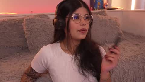 Snapshot of sophiee_art chatting on 01-15-26, 09:18 Sophiee online show from 01-15-26, 09:18