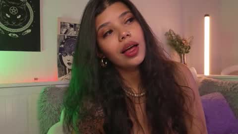 Snapshot of sophiee_art chatting on 03-18-26, 04:26 Sophiee online show from 03-18-26, 04:26
