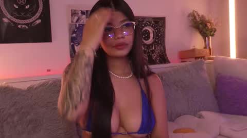 Snapshot of sophiee_art chatting on 03-22-26, 02:04 Sophiee online show from 03-22-26, 02:04