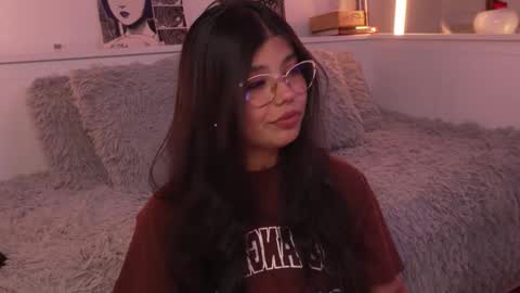 Snapshot of sophiee_art chatting on 03-25-26, 04:07 Sophiee online show from 03-25-26, 04:07