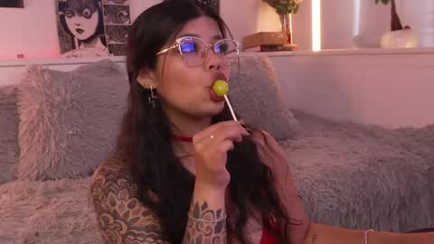 Snapshot of sophiee_art chatting on 04-01-26, 06:38 Sophiee online show from 04-01-26, 06:38