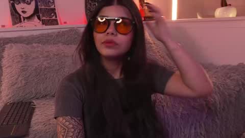 Snapshot of sophiee_art chatting on 04-10-26, 10:20 Sophiee online show from 04-10-26, 10:20