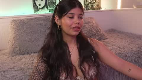 Snapshot of sophiee_art chatting on 04-29-26, 09:21 Sophiee online show from 04-29-26, 09:21
