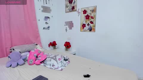 Sophie Woods  online show from 12-17-24, 10:43