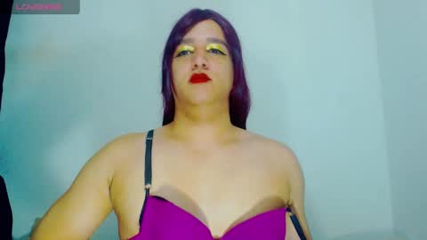 Snapshot of sophiehillsxo chatting on 05-11-26, 07:14 sophiehillsxo online show from 05-11-26, 07:14