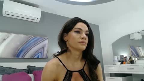 Sophie online show from 01-06-25, 05:38