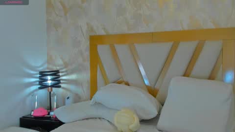 Sophie online show from 09-18-25, 01:35