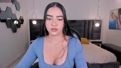 Snapshot of sophielanne chatting on 07-10-26, 04:28 Sophie online show from 07-10-26, 04:28