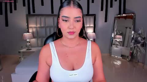 Snapshot of sophielanne chatting on 07-28-26, 06:31 Sophie online show from 07-28-26, 06:31