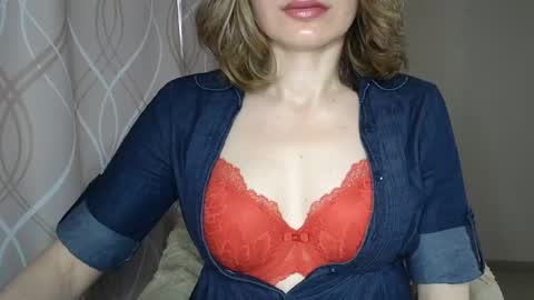 Snapshot of sophiemisss chatting on 04-27-26, 06:11 Sophiemisss online show from 04-27-26, 06:11