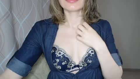 Snapshot of sophiemisss chatting on 05-14-26, 05:36 Sophiemisss online show from 05-14-26, 05:36