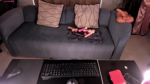 Snapshot of sophiepalmerx chatting on 02-02-25, 01:19 Sophie Palmer online show from 02-02-25, 01:19