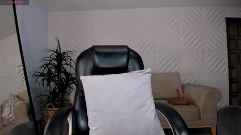 Snapshot of sophiepalmerx chatting on 02-24-25, 06:04 Sophie Palmer online show from 02-24-25, 06:04