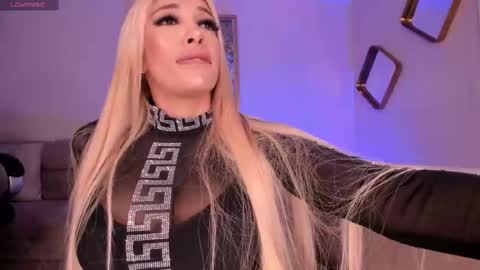 Snapshot of sophiepalmerx chatting on 03-07-25, 01:40 Sophie Palmer online show from 03-07-25, 01:40