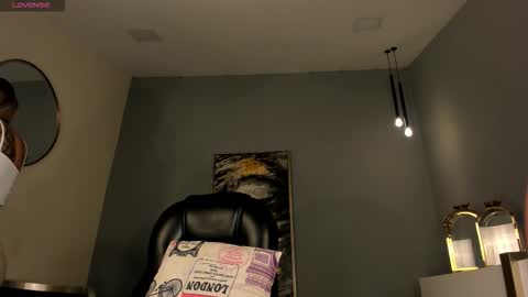 Snapshot of sophiepalmerx chatting on 10-31-25, 10:49 Sophie Palmer online show from 10-31-25, 10:49