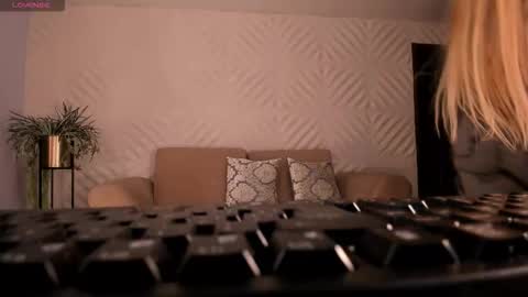 Snapshot of sophiepalmerx chatting on 11-21-25, 10:58 Sophie Palmer online show from 11-21-25, 10:58