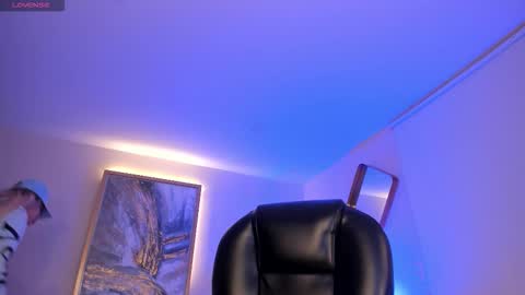 Snapshot of sophiepalmerx chatting on 11-25-25, 10:37 Sophie Palmer online show from 11-25-25, 10:37