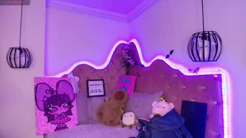   Sophie  online show from 10-19-25, 07:58