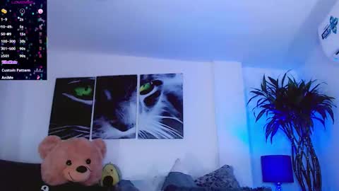 Sophie Sweet online show from 10-24-25, 07:43