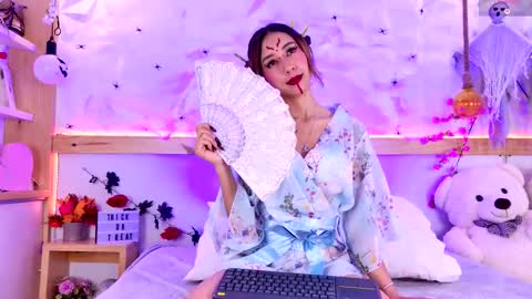 Sophie online show from 10-30-25, 01:12