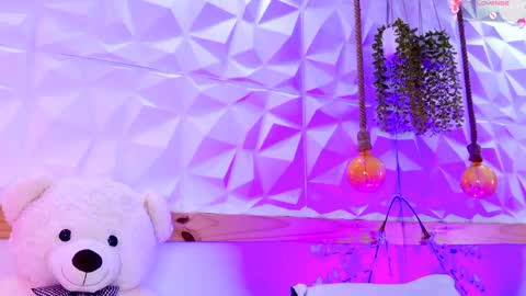 Sophie online show from 06-04-26, 04:35