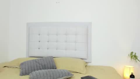 Sofia  online show from 11-28-25, 01:52