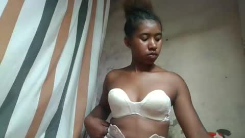 Snapshot of soriettezah chatting on 04-11-26, 01:59 soriettezah online show from 04-11-26, 01:59