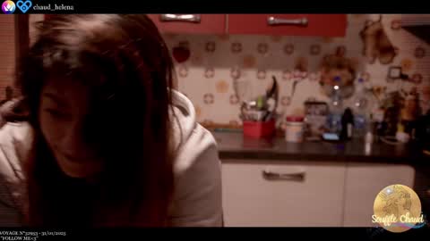 Snapshot of souffle_chaud chatting on 01-31-25, 08:11 . . online show from 01-31-25, 08:11