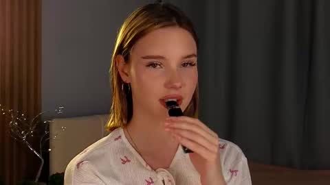 sylene online show from 11-25-25, 03:34