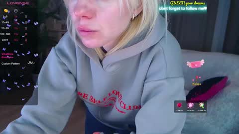 Lisa online show from 12-22-25, 01:02