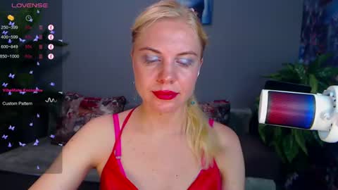 Snapshot of soul_liza chatting on 06-25-26, 02:00 Lisa online show from 06-25-26, 02:00