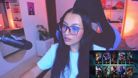 Snapshot of soy___lili chatting on 05-06-26, 01:25 Lili online show from 05-06-26, 01:25