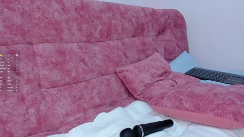 Instagram Soyamandaa  1 online show from 12-15-24, 08:47