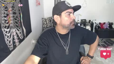Snapshot of soyelcarlitos chatting on 05-23-26, 04:55 El Carlitos online show from 05-23-26, 04:55