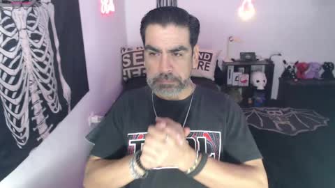 Snapshot of soyelcarlitos chatting on 05-31-26, 07:59 El Carlitos online show from 05-31-26, 07:59