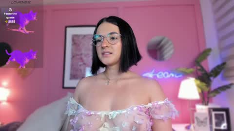 Snapshot of soysaraa_ chatting on 12-30-24, 04:20 Aleja online show from 12-30-24, 04:20