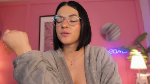 Snapshot of soysaraa_ chatting on 01-09-25, 07:52 Aleja online show from 01-09-25, 07:52