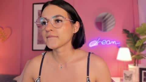 Snapshot of soysaraa_ chatting on 01-27-25, 07:35 Aleja online show from 01-27-25, 07:35