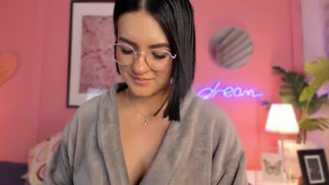 Snapshot of soysaraa_ chatting on 02-22-25, 08:07 Aleja online show from 02-22-25, 08:07
