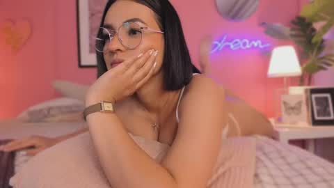 Snapshot of soysaraa_ chatting on 03-06-25, 11:36 Aleja online show from 03-06-25, 11:36