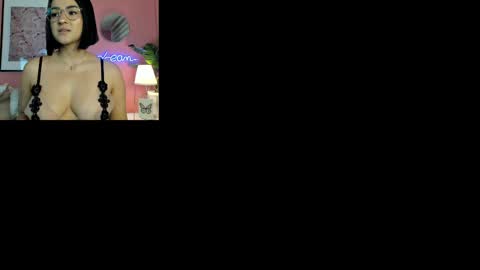 Snapshot of soysaraa_ chatting on 03-12-25, 04:51 Aleja online show from 03-12-25, 04:51