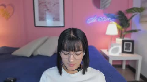 Snapshot of soysaraa_ chatting on 09-12-25, 05:07 Aleja online show from 09-12-25, 05:07